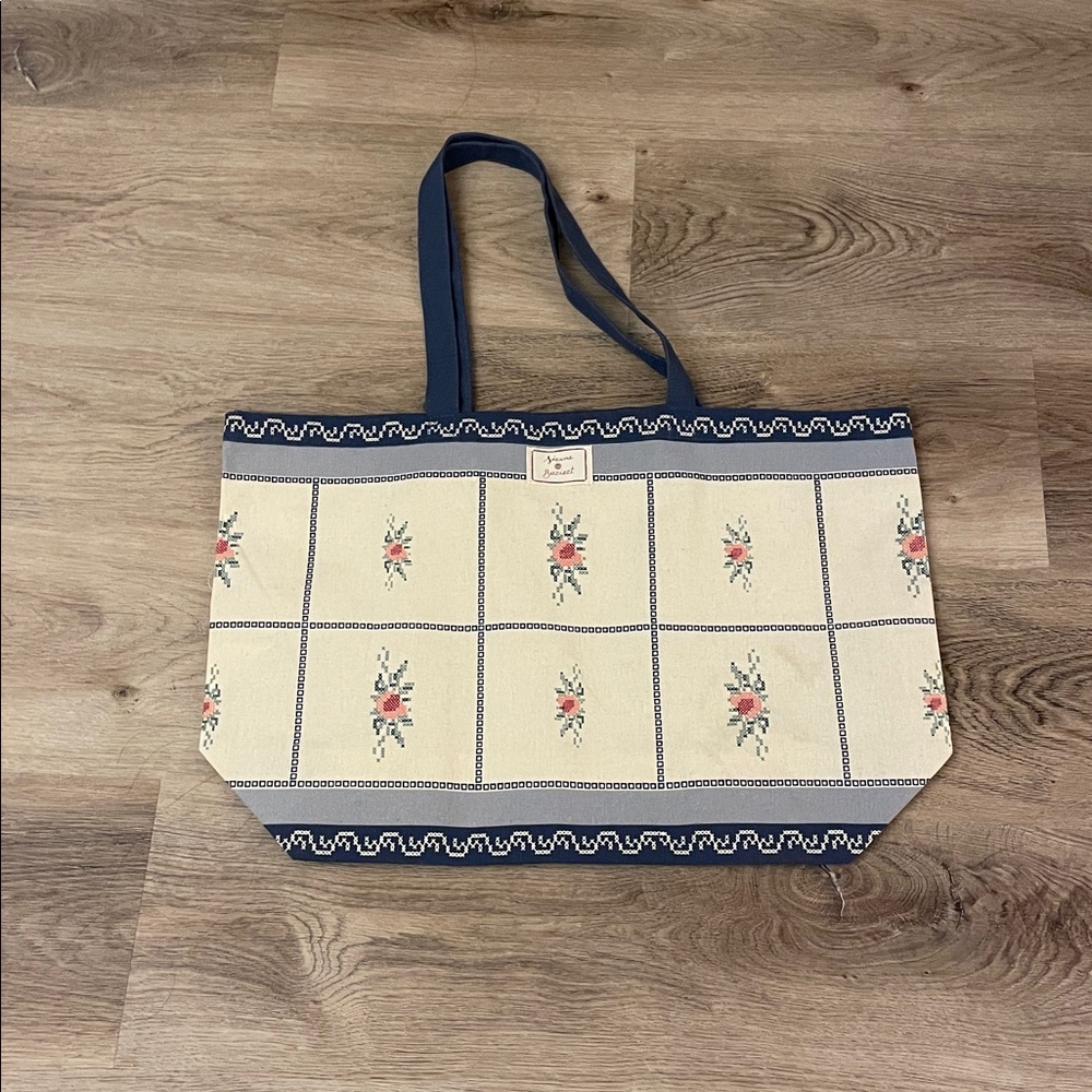 🪻NEW Sezane X Baziszt Blue and Cream Floral Tote Bag